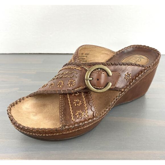 Clarks Artisan Gothic Wedge Sandals Women Size 6M Brown Embroidered Leather Boho - Picture 1 of 10